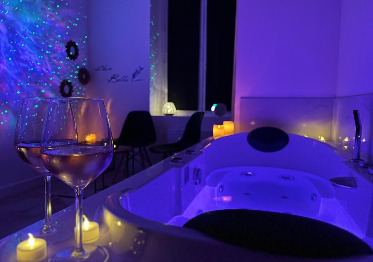 Cinema & Jacuzzi Aux Etoiles - Casabianca Suite แซงต์-เอเตียน ภายนอก รูปภาพ